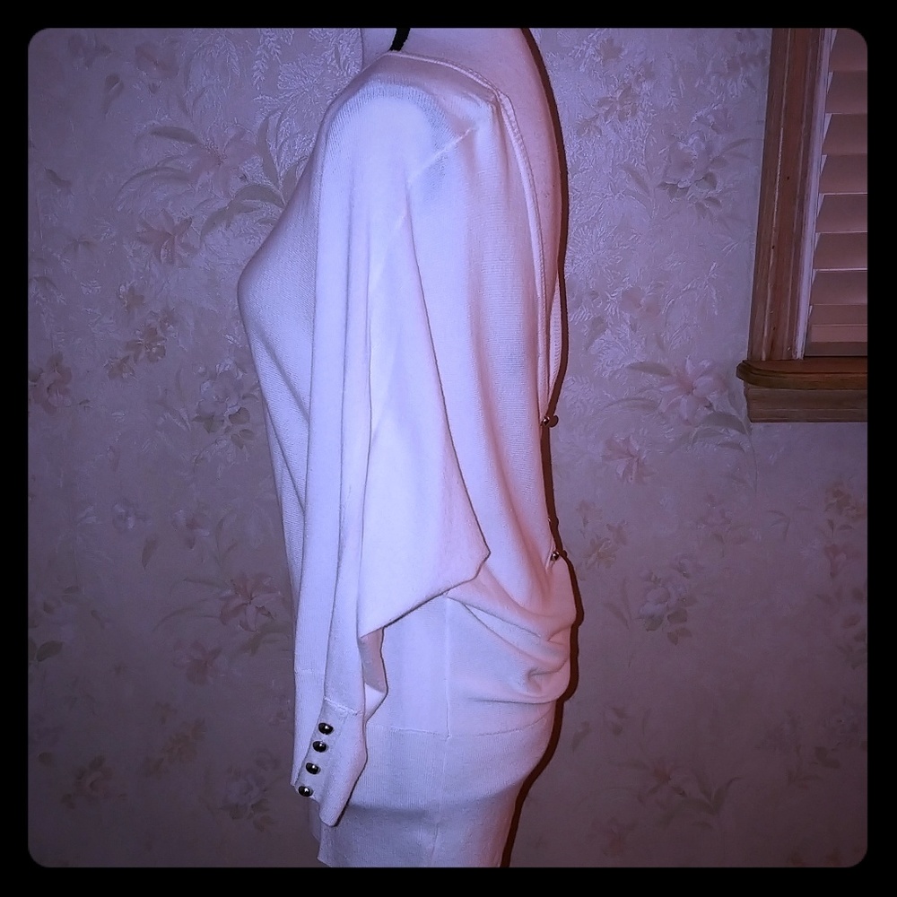 🌺WHBM🌺 Low back White shirt with detail